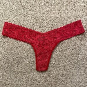 Hanky Panky red floral lace low rise thong panties OS